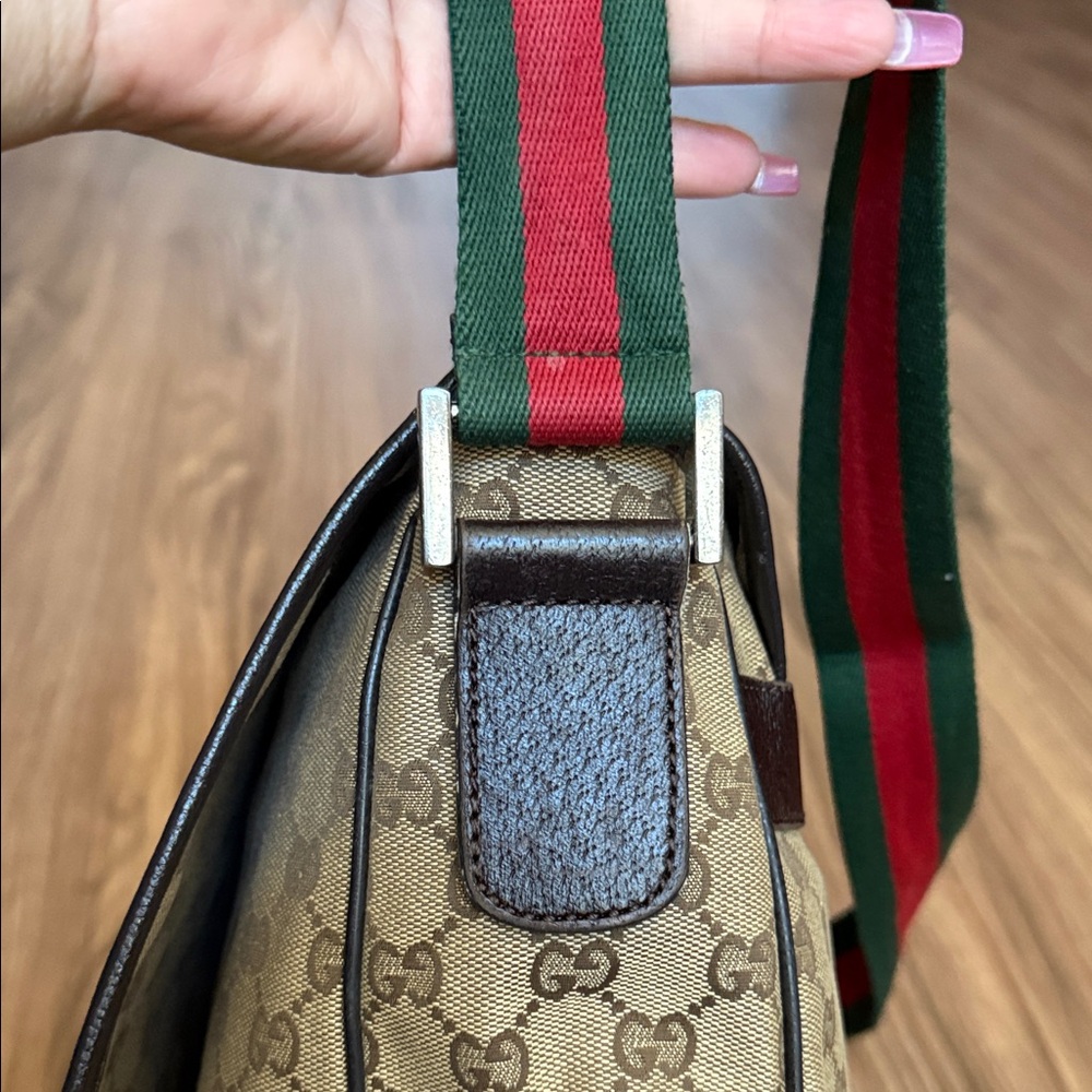 A512- Gucci crossbody bag - Picture 13 of 16